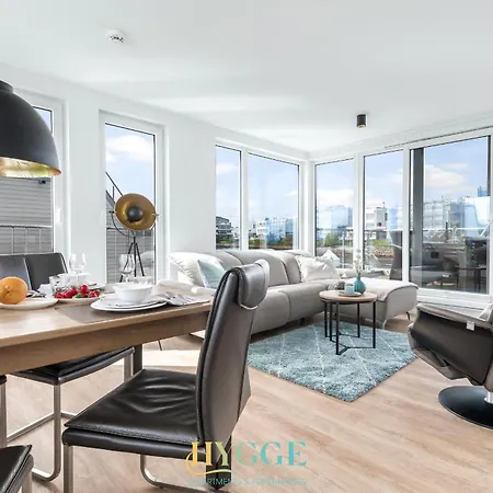 Schwimmendes Haus An Bord 2 - *