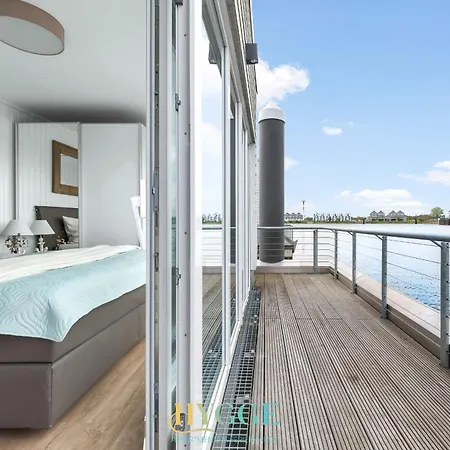 Schwimmendes Haus An Bord 2 -