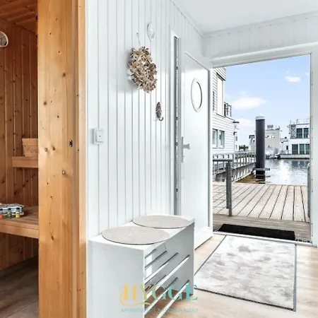 Ferienhaus Schwimmendes Haus - An Bord Zwei Olpenitz
